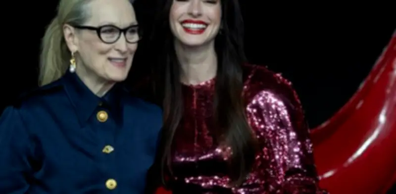 Anne Hathaway recuerda su caída viral en 'El diablo viste a la moda 2' durante visita a CDMX