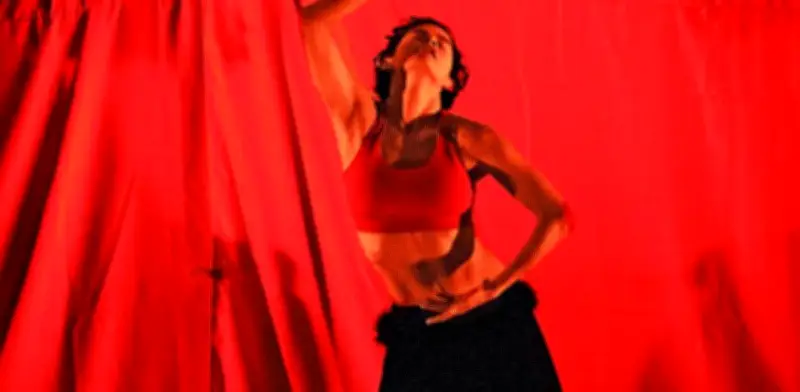 Anniela Huidobro explora la resistencia femenina migrante en Chicago con Tzinelas