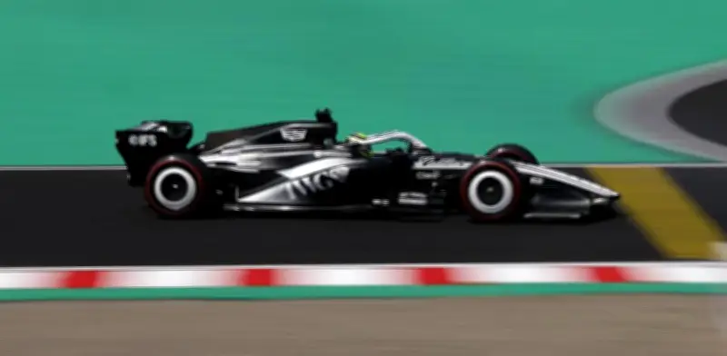 Antonelli se lleva la pole en Japón; Checo Pérez arrancará desde el puesto 19