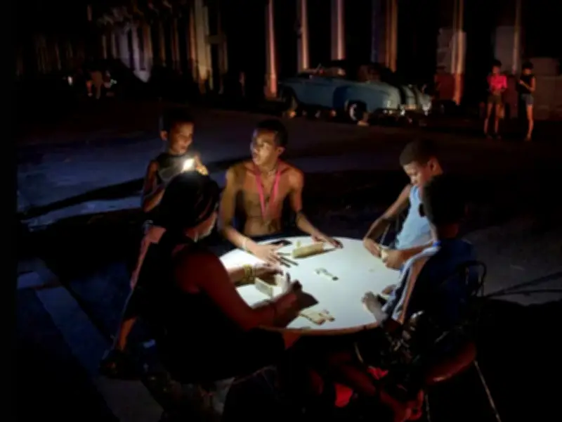 Apagón masivo deja a 6 millones de cubanos sin electricidad tras falla en central termoeléctrica