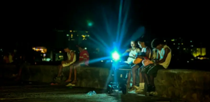 Apagones en Cuba: Facebook y WhatsApp se convierten en herramientas clave durante crisis eléctrica