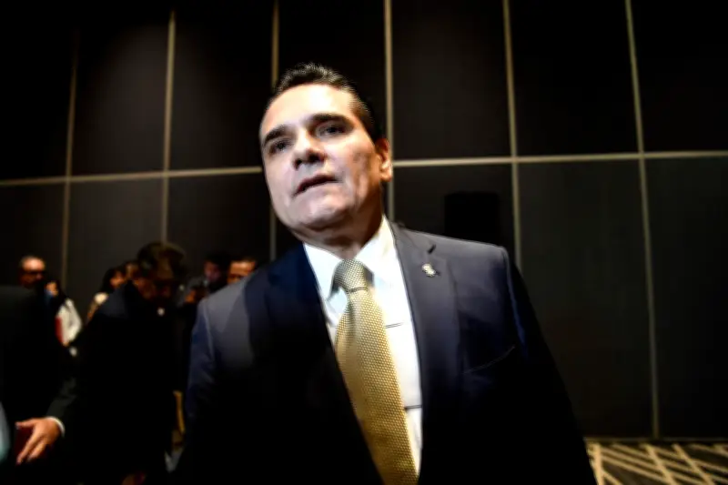 Arantepacua en máxima alerta para vigilar detención de exgobernador Silvano Aureoles