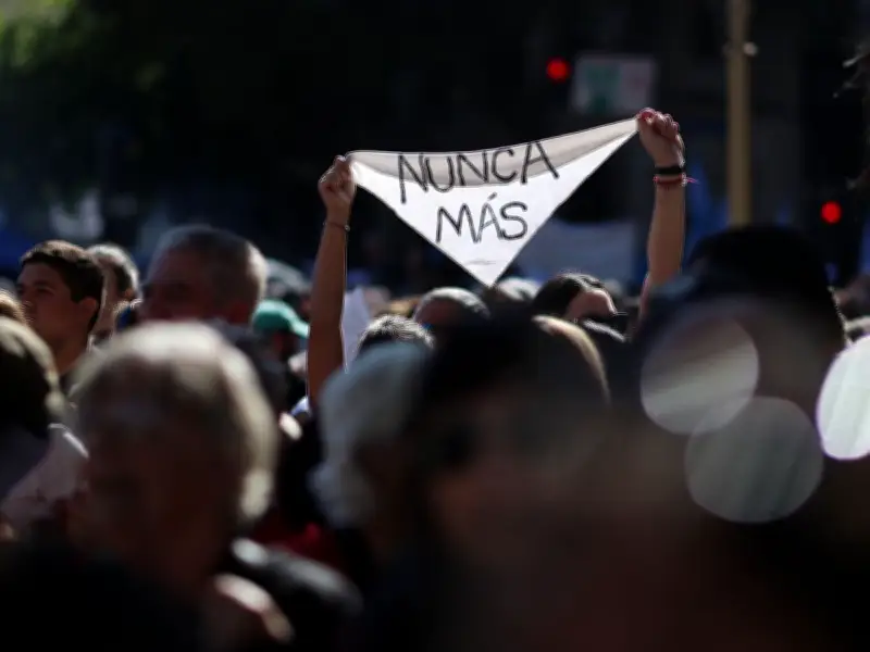 Argentina conmemora 50 años del golpe militar con polémica declaración oficial