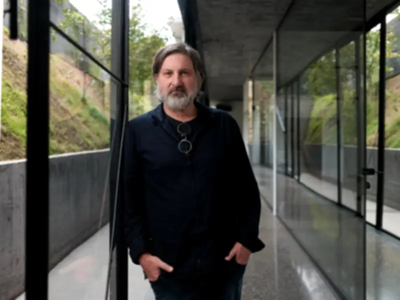 Arquitecto chileno Smiljan Radić Clarke gana el Premio Pritzker 2026 por su originalidad radical