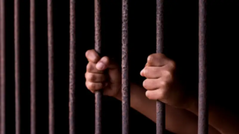 Arrestan a falso programador de Roblox en Nueva Orleans por 40 cargos de pornografía infantil