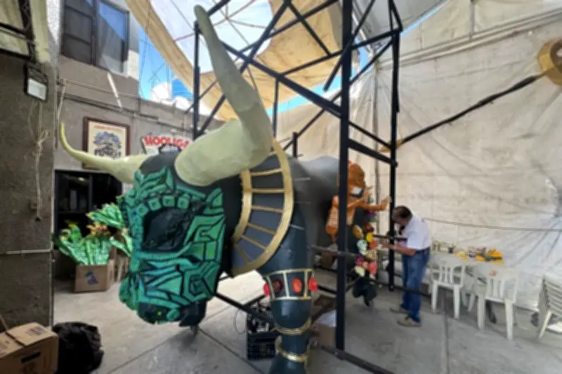 Arte Efímero de Pólvora y Luz Brilla en la Feria Nacional de Pirotecnia