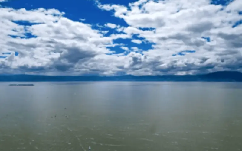 Astronauta capta desde el espacio impresionante vista del lago de Chapala y su entorno volcánico