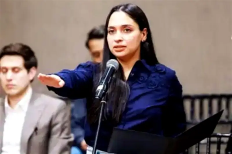 Asume la esposa de Arratia la alcaldía de Juárez tras su renuncia