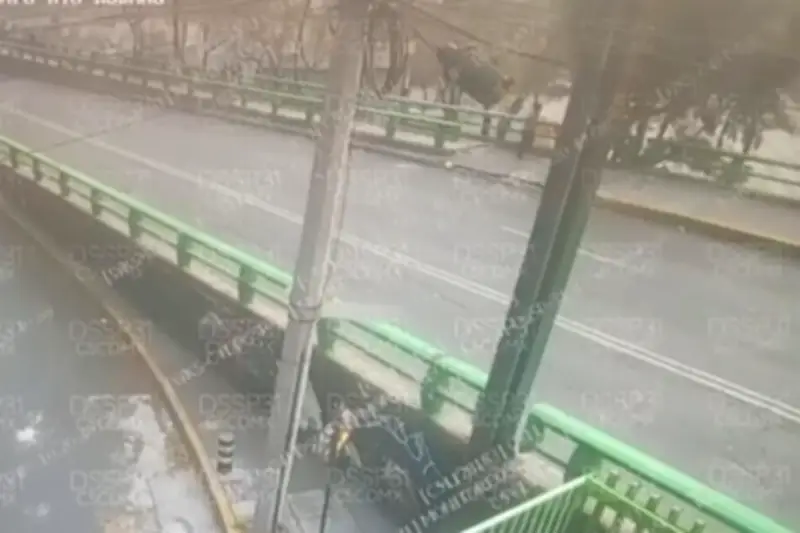 Atacan a automovilistas en el Circuito Interior de la Ciudad de México