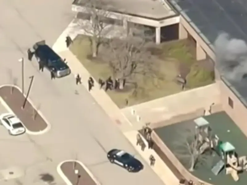 Ataque armado contra sinagoga en Michigan: atacante abatido tras impacto vehicular