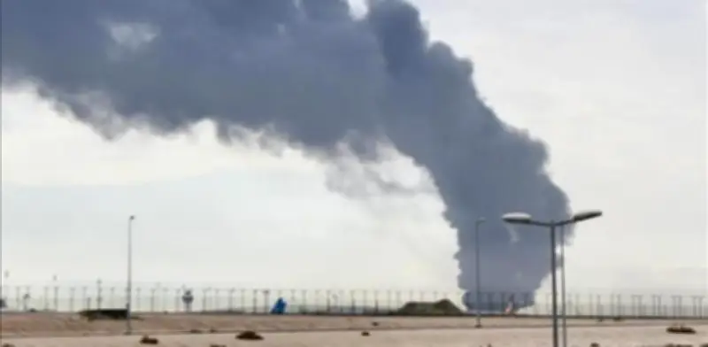 Ataque con drones daña puerto principal de Kuwait en escalada del conflicto en el Golfo