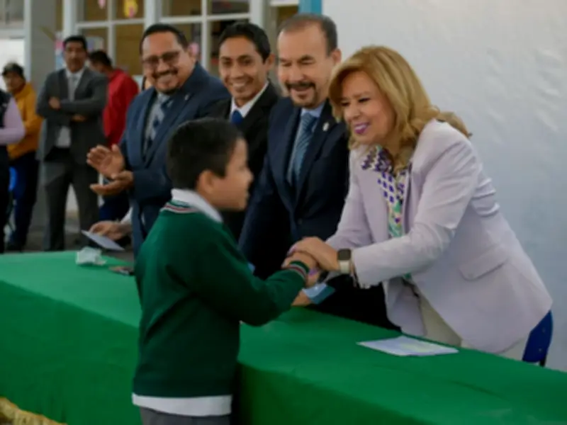 Atizapán fortalece educación con nuevas aulas digitales entregadas por Pedro Rodríguez