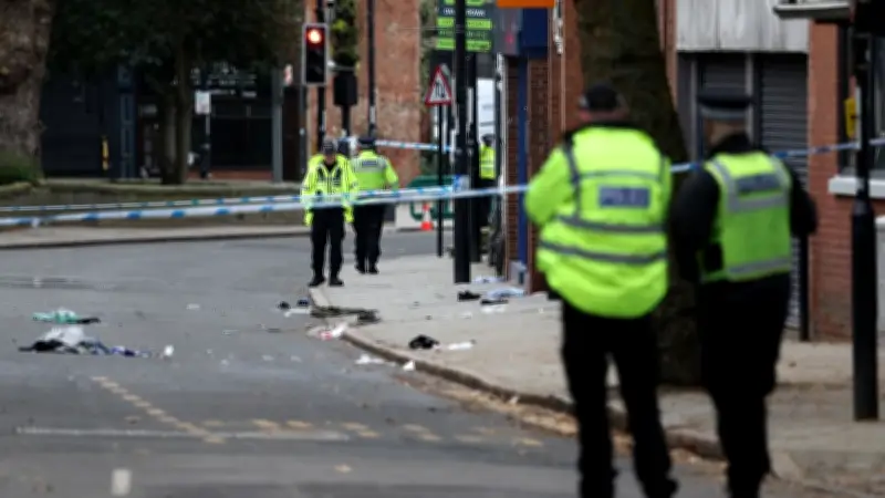 Atropello intencional en Derby, Reino Unido, deja siete heridos graves; detienen a conductor