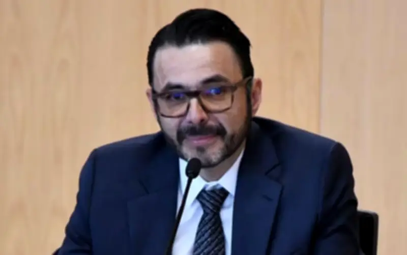 Aureliano Hernández Palacios asume como Auditor Superior con promesa de lucha anticorrupción