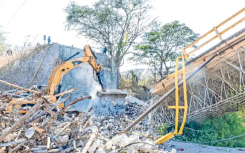 Autoridades aseguran cargas de dinamita en puente de Puerto Vallarta tras ataque del CJNG