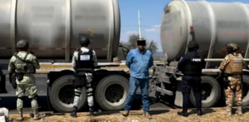 Autoridades aseguran más de 99 mil litros de hidrocarburo en operativos en Apaseo y Querétaro