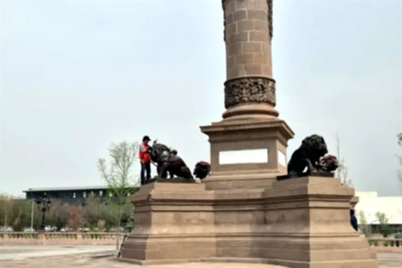 Autoridades borran consignas del 8M contra el Estado en la Ciudad de México