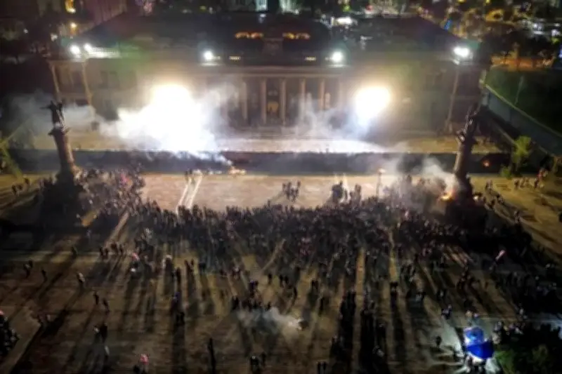 Autoridades de Nuevo León Piden a Mujeres Evacuar Explanada por Amenaza de Violencia