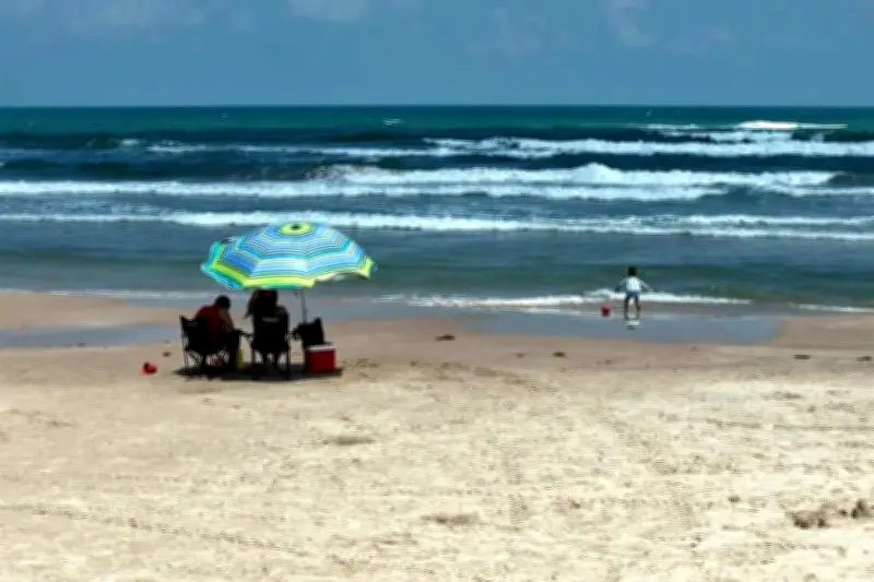Autoridades Descartan Daños en Playa Miramar Tras Derrame de Petróleo en el Golfo