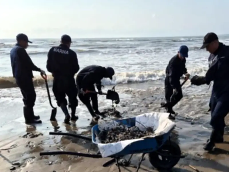 Autoridades ejecutan acciones integrales contra contaminación por hidrocarburos en Golfo de México