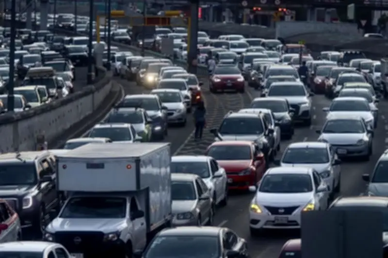 Autoridades Urgen Vigilancia a Evasores de Multas Viales en México