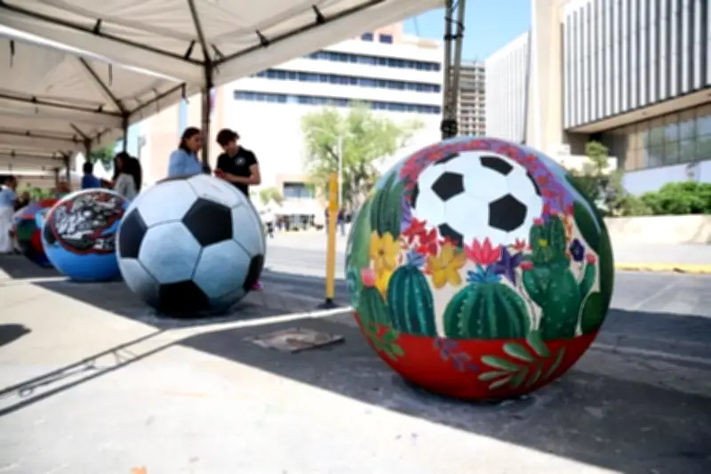 Balones de la Selección Mexicana ya lucen en el Palacio de Gobierno de Nuevo León