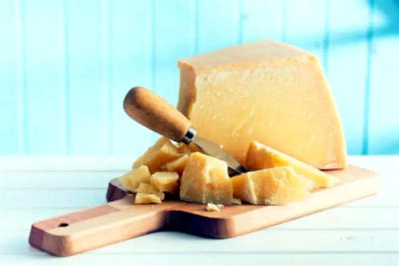 Banco de México lanza billetes con sabor a chile y limón para combatir la falsificación