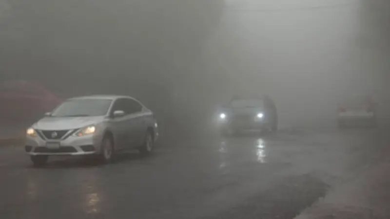 Bancos de neblina cubren cinco municipios del Estado de México reduciendo visibilidad