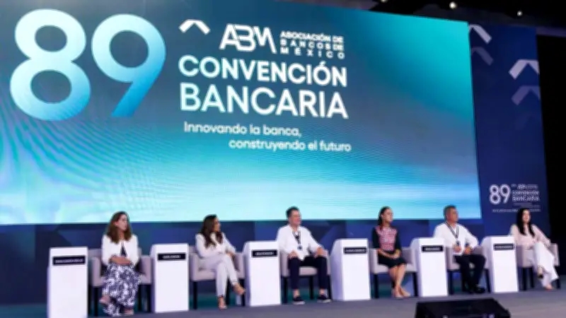 Bancos y Gobierno de Sheinbaum Acuerdan Impulso a Pagos Digitales en Casetas y Gasolineras