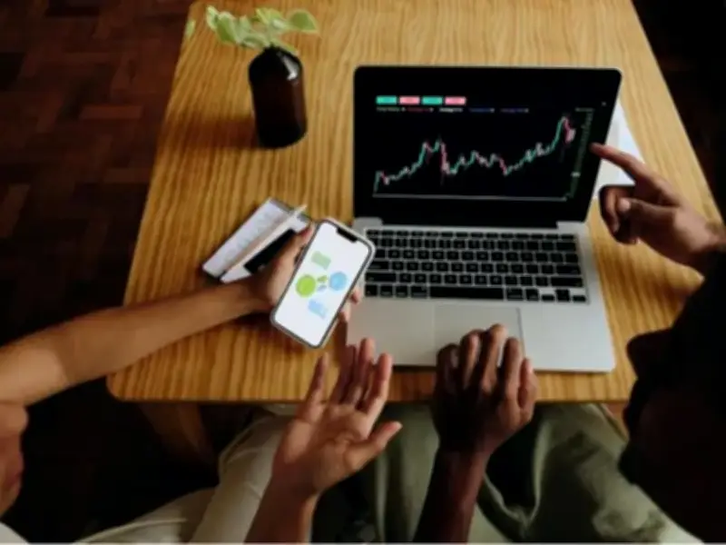 Banxico mantiene tasa en 7% ante incertidumbre global; inflación sube y actividad económica cae