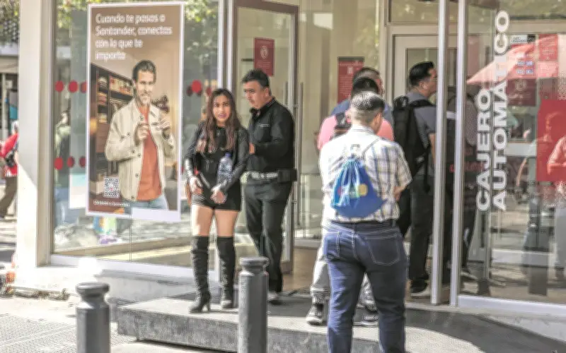 Banxico sorprende con recorte de tasa de interés en 25 puntos base para estimular economía