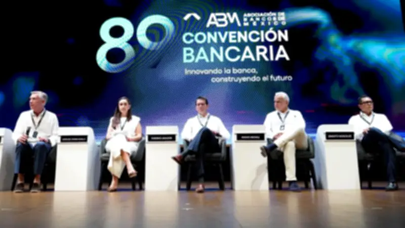 Banxico urge a bancos simplificar pagos digitales para combatir rezago financiero