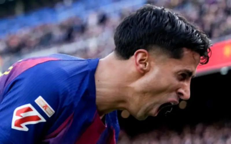 Barcelona golea 5-2 al Sevilla con hat-trick de Raphinha y mantiene ventaja sobre el Real Madrid
