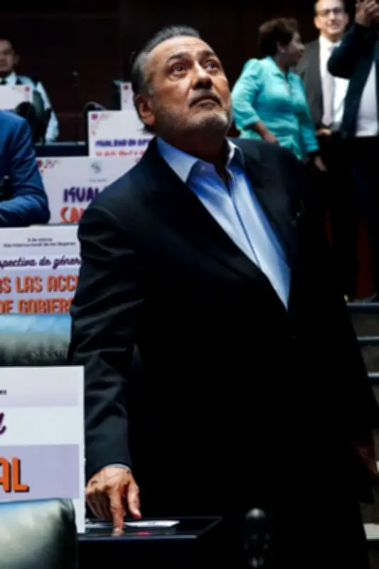 Beltrones responde a Alito: 'Nunca me he ido del PRI, sigo siendo militante'