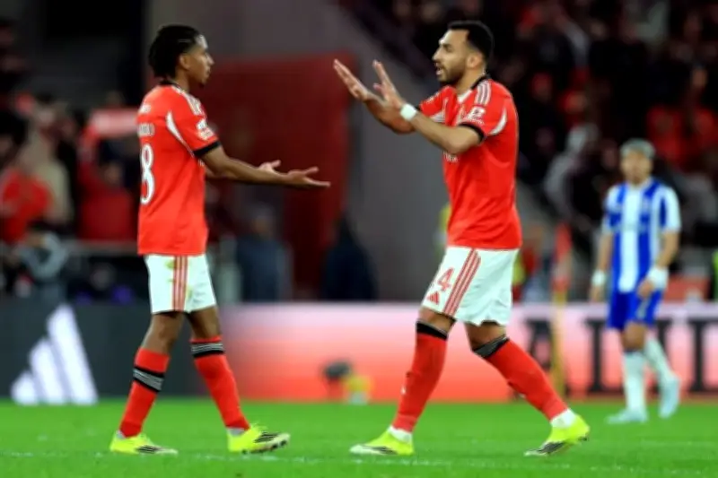 Benfica rescata un punto en el clásico portugués ante el Porto en un vibrante empate