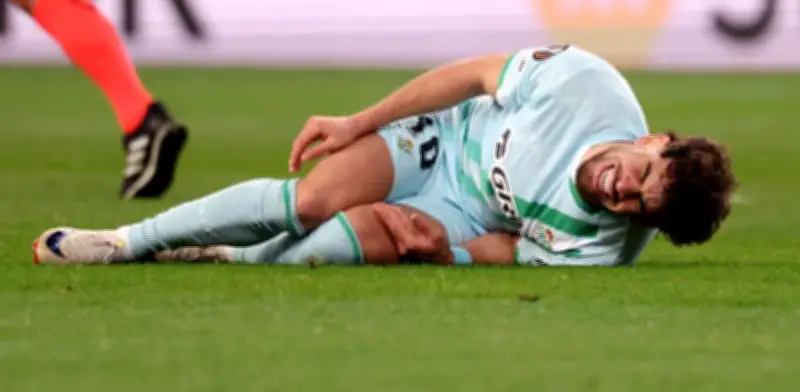 Betis cae en Grecia sin Fidalgo: La ausencia del mexicano pesa en la Europa League