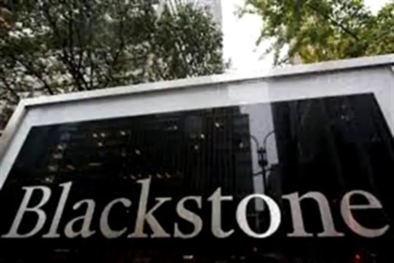 Blackstone Enciende Alarmas con Retiros Históricos de su Fondo Inmobiliario