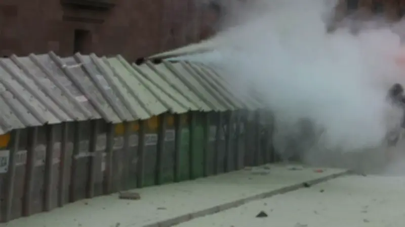 Blindan Zócalo con placas metálicas para marcha del 8M y reducen espacio disponible