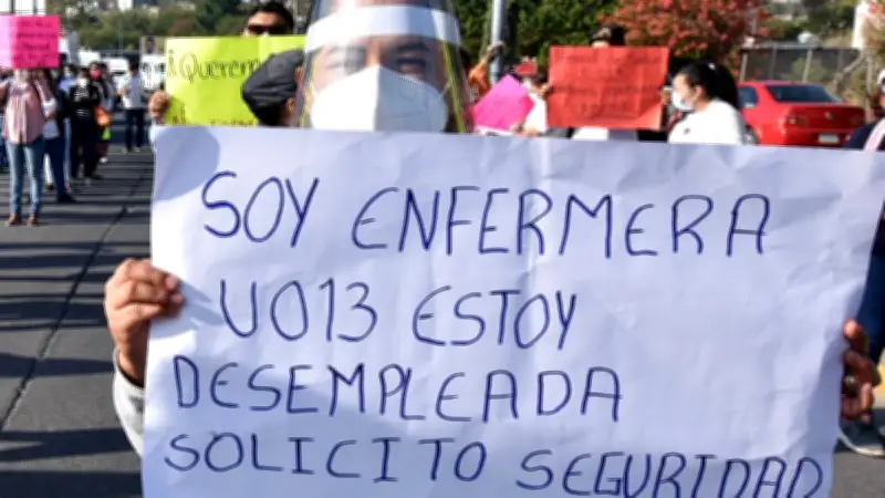 Bloqueo de trabajadores de salud causa caos vial en Naucalpan, Estado de México