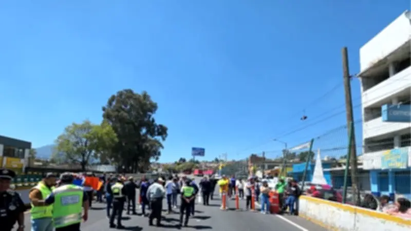 Bloqueo en México-Cuernavaca por protesta de Topilejo causa caos vial durante horas