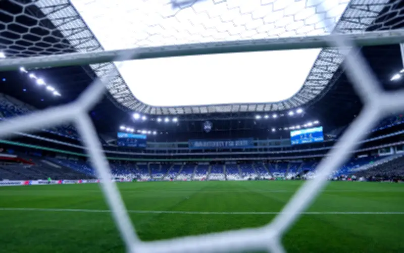 Bocina desprendida en estadio BBVA causa pánico entre aficionados de Rayados