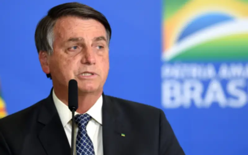 Bolsonaro es hospitalizado desde prisión por problemas de salud en Brasilia