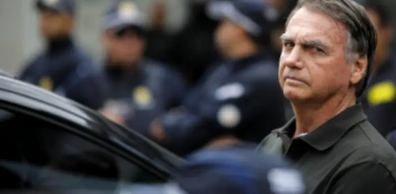 Bolsonaro sale de terapia intensiva mientras Corte Suprema evalúa prisión domiciliaria