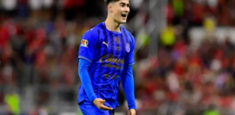 Borussia Dortmund y Barcelona siguen de cerca a Armando 'Hormiga' González