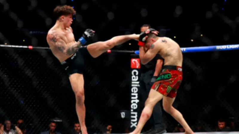 Brandon Moreno cae ante Lone'er Kavanagh en UFC México: derrota que frena su camino al título
