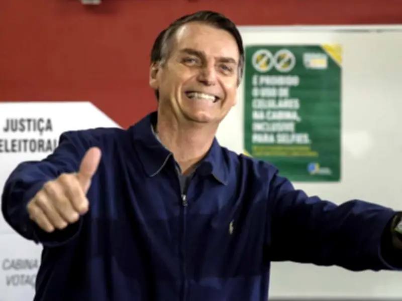 Brasil prohíbe entrada a asesor de Trump que planeaba visitar a Bolsonaro en prisión