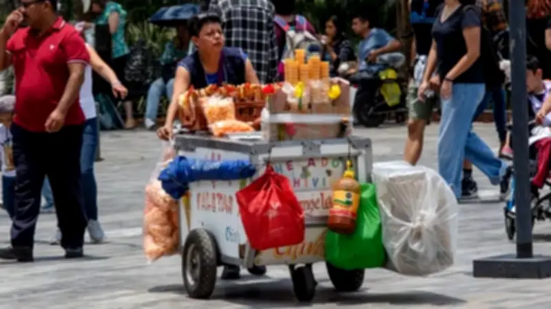 Brecha salarial y alta informalidad laboral afectan a las mujeres en México, según INEGI