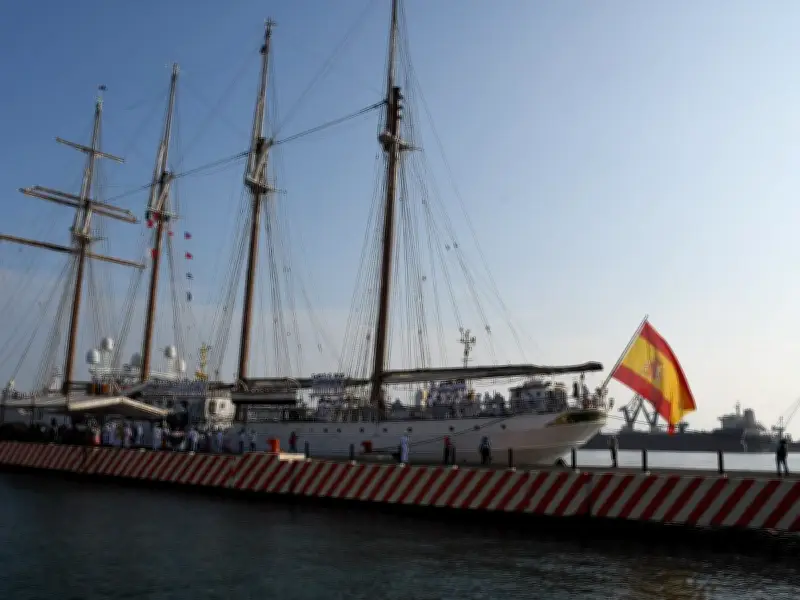 Buque escuela español 'Juan Sebastián de Elcano' arriba al puerto de Veracruz