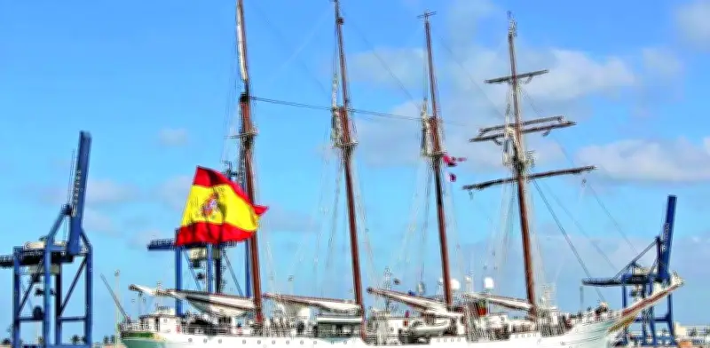 Buque-Escuela español llega a Veracruz; fragata francesa arriba a Cozumel