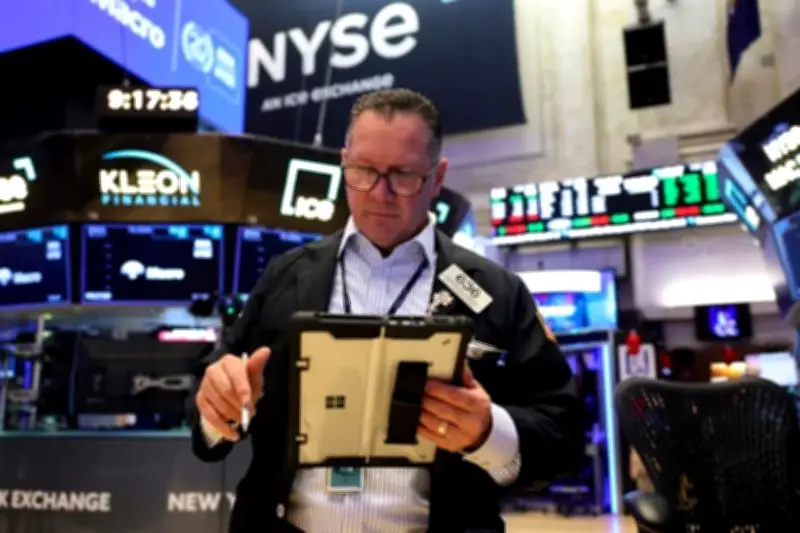 Caída en Precios del Petróleo Presiona Índices de Wall Street